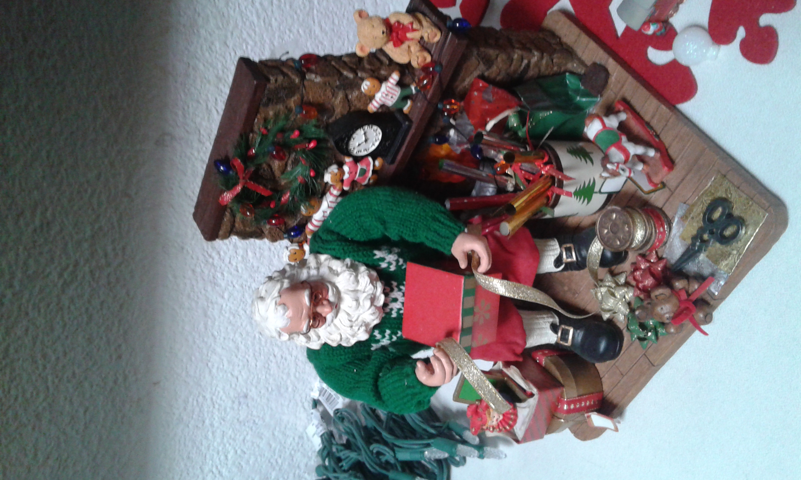 Santa envolviendo regalos - figuras tematicas (Christmas) ornament collectible [Barcode 8480663679294] - Main Image 2