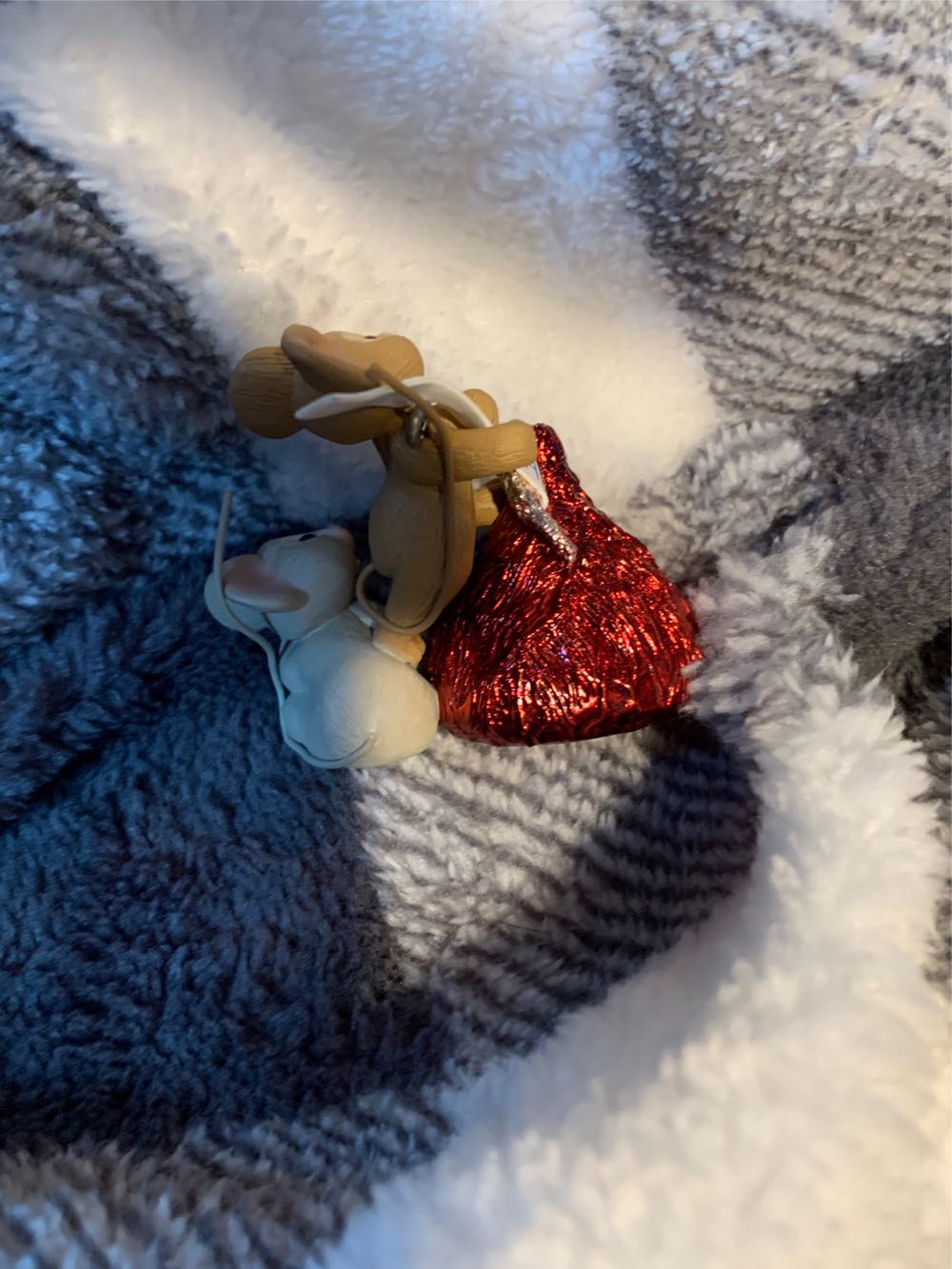 Sweet Treat  - Hershey’s (Hershey’s, Mice) ornament collectible [Barcode 015012501360] - Main Image 4