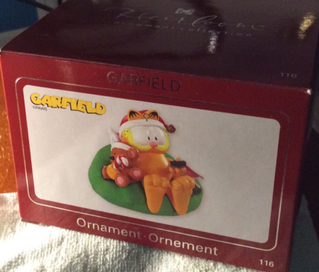 Garfield And Pooky On Bean Bag Chair  (Garfield) ornament collectible [Barcode 883515462934] - Main Image 1