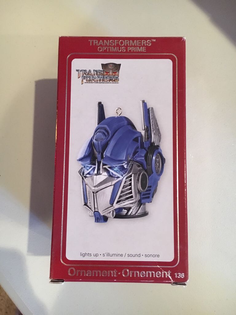 Optimus Prime - Transformers (Transformers) ornament collectible [Barcode 883515933298] - Main Image 1