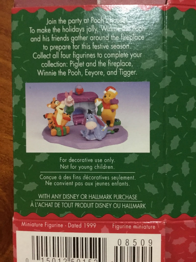 Merry Miniatures - Winnie the Pooh - Christmas At Pooh’s House (Winnie the Pooh) ornament collectible [Barcode 015012501520] - Main Image 2