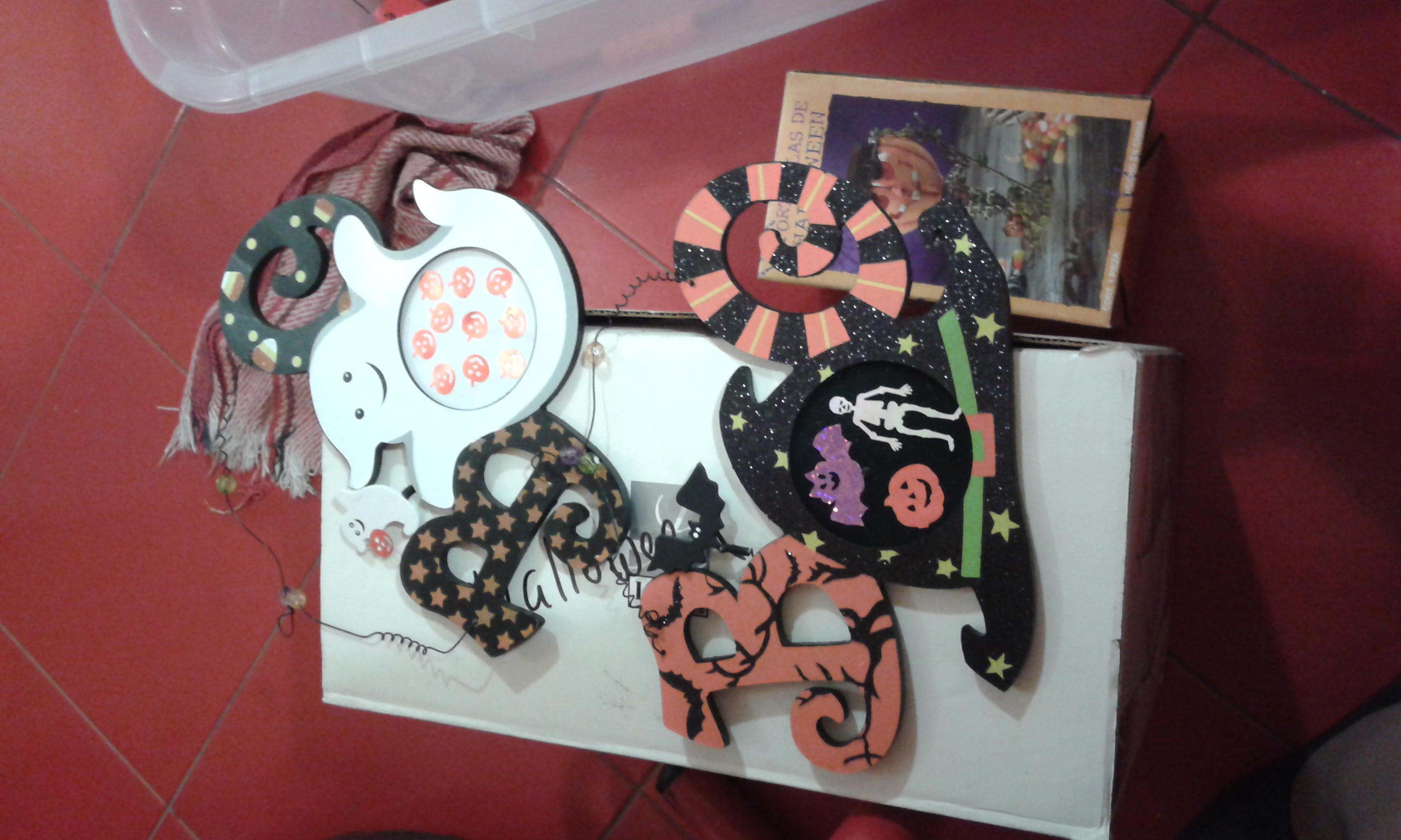 Laced White, Black Fan