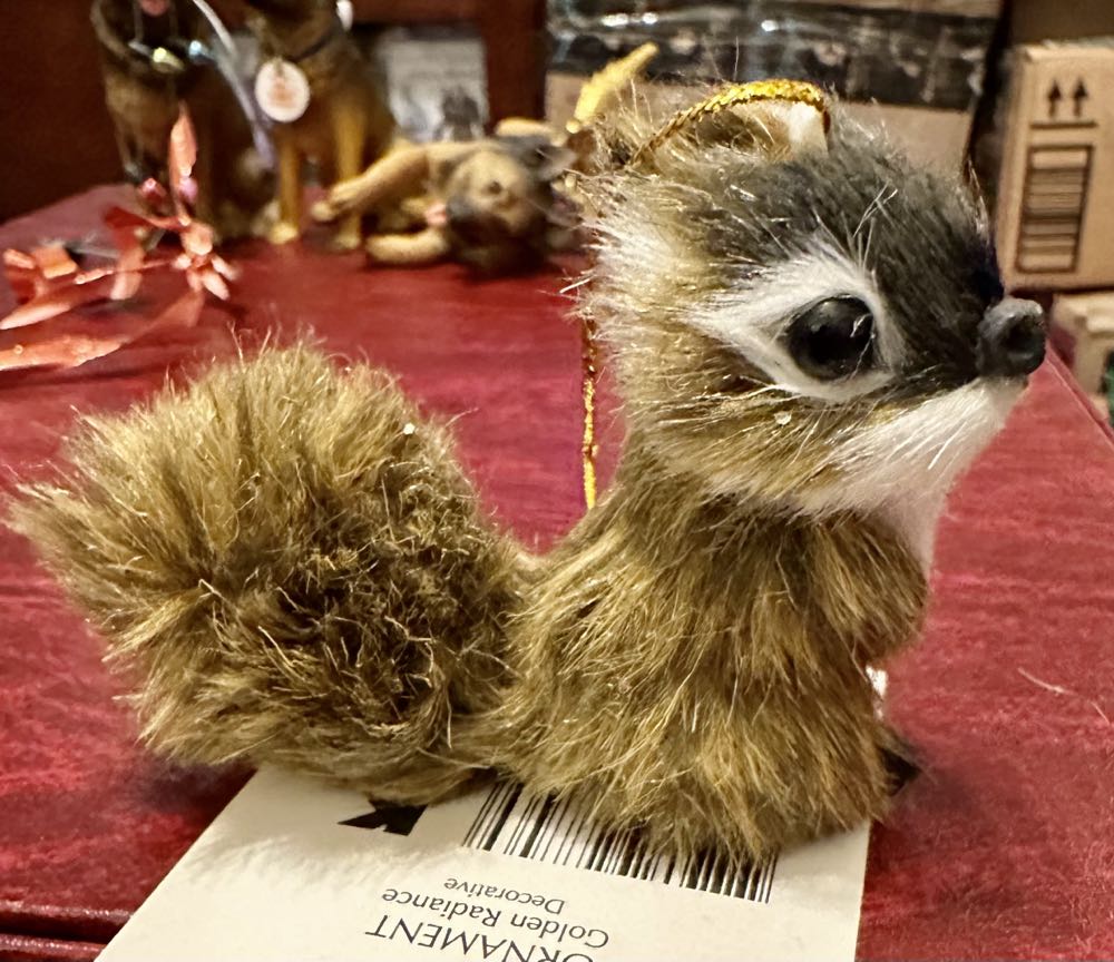 Squirrel - Jaclyn Smith  ornament collectible [Barcode 888498277469] - Main Image 2