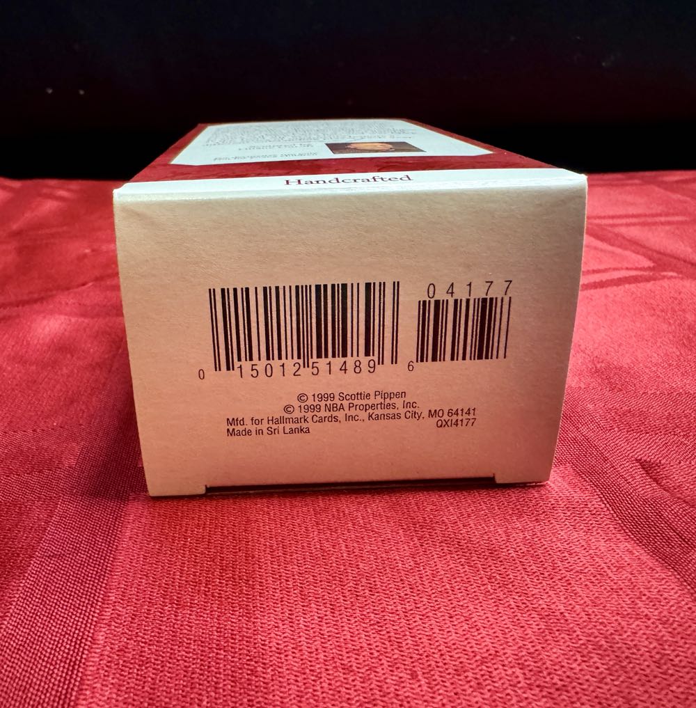 Pippen, Scottie - Hoop Stars (Basketball) ornament collectible [Barcode 015012514896] - Main Image 3