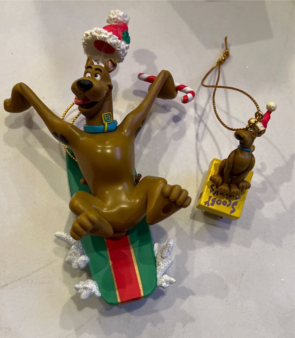 Scooby-Doo! On Snowboard - Cartoon Network Classics (Scooby Doo) ornament collectible - Main Image 3