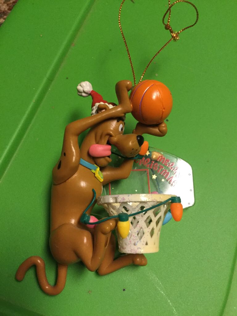 Scooby-Doo! Basketball & Hoop - Cartoon Network Classics (Scooby Doo) ornament collectible - Main Image 2
