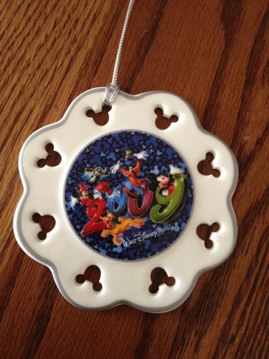 WDW Ceramic Disc 2009 - Disney Park Ornaments (Disney Park Ornaments) ornament collectible - Main Image 1
