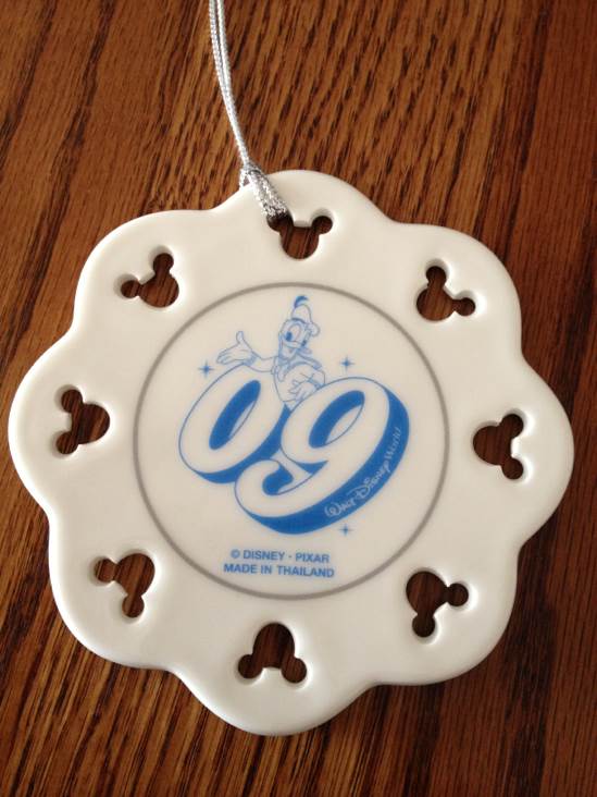 WDW Ceramic Disc 2009 - Disney Park Ornaments (Disney Park Ornaments) ornament collectible - Main Image 2