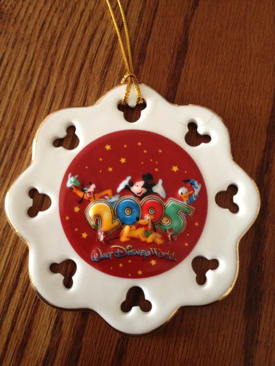 WDW Ceramic Disc 2005 - Disney Park Ornaments (Disney Park Ornaments) ornament collectible - Main Image 1