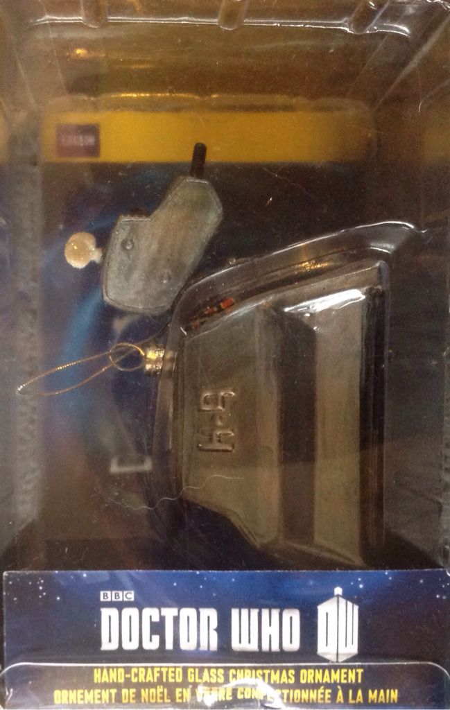 DTT Snoopy Decking The Tree