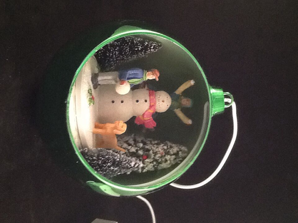 England Red flower pin