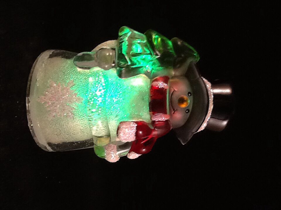 Sneeuwman, Doorzichtig, Zwarte Hoed en Boompje (met LED) - LED Wissellicht ornament collectible - Main Image 2