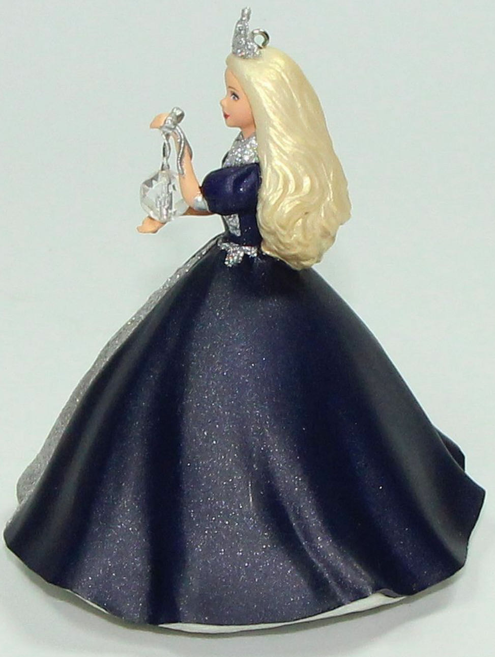 Barbie As The Millennium Princess - Hallmark Keepsake (Barbie) ornament collectible [Barcode 015012539431] - Main Image 4