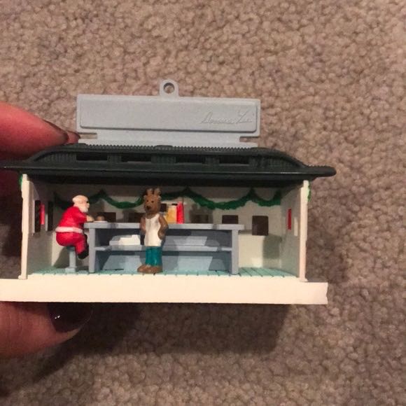 Donder’s Diner - Santa (Arists’ Favorite) ornament collectible - Main Image 2