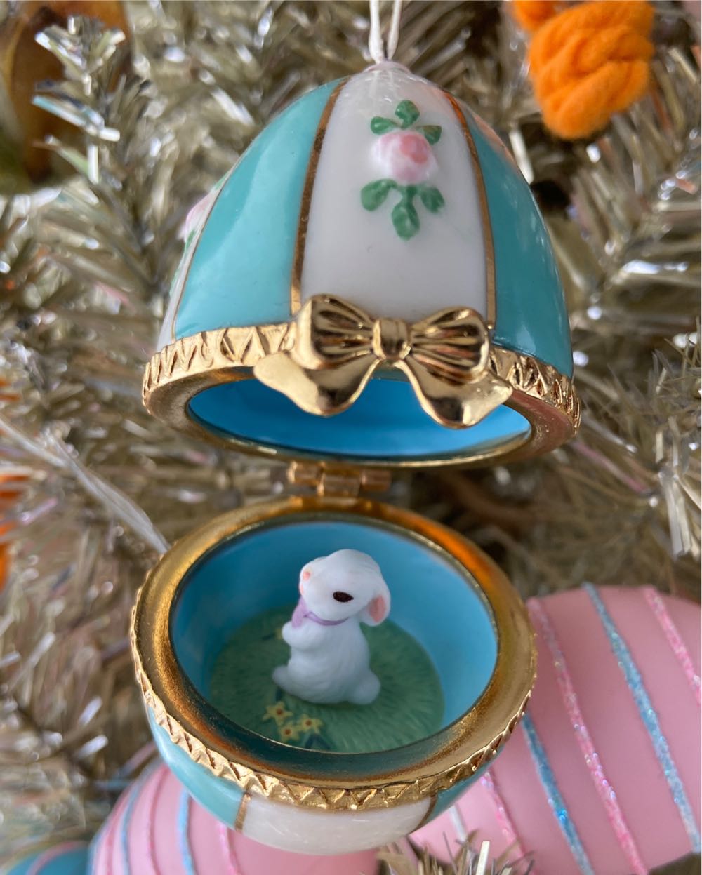 Rabbit Easter Egg Surprise - Easter Egg Surprise (Easter Egg) ornament collectible [Barcode 015012554847] - Main Image 4
