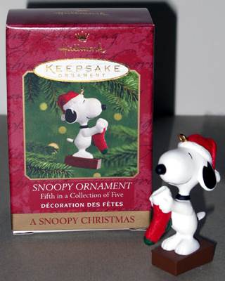 Snoopy Ornament - Peanuts: A Snoopy Christmas (Peanuts) ornament collectible [Barcode 015012564099] - Main Image 2