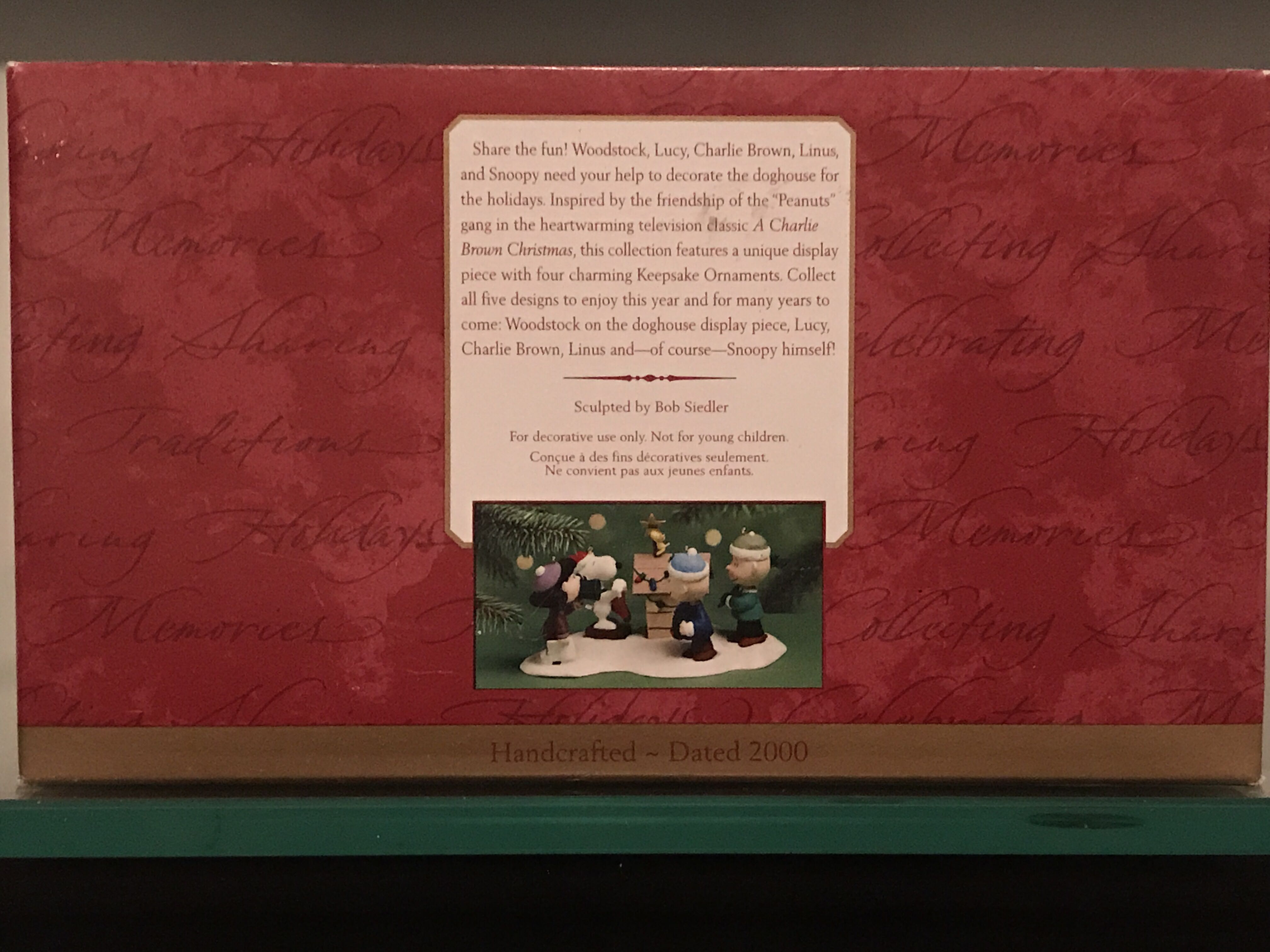 Woodstock On Doghouse - Peanuts: A Snoopy Christmas (Peanuts) ornament collectible [Barcode 015012564105] - Main Image 3