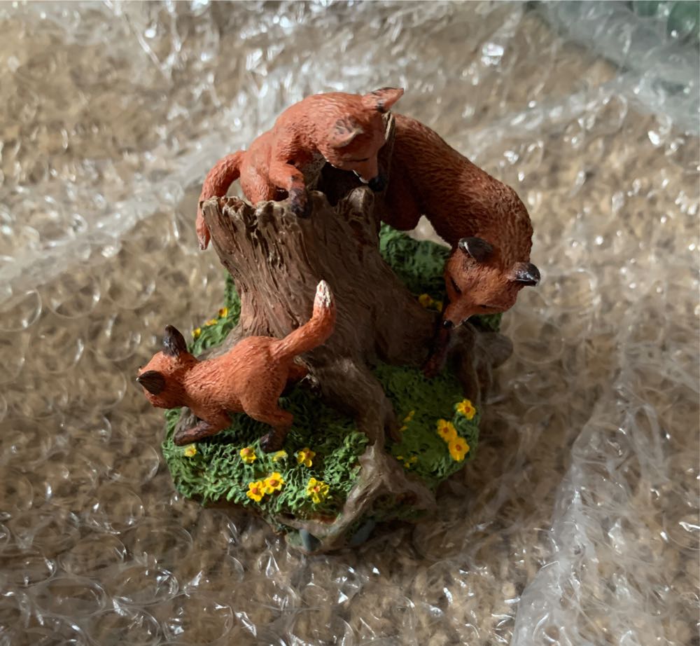 Hallmark Keepsake. Christmas. Majestic Wilderness. 2000. 4th In Series. Foxes In The Wilderness. Designed By Mark Newman. - Majestic Wilderness (Foxes In The Forest) ornament collectible [Barcode 015012564525] - Main Image 3