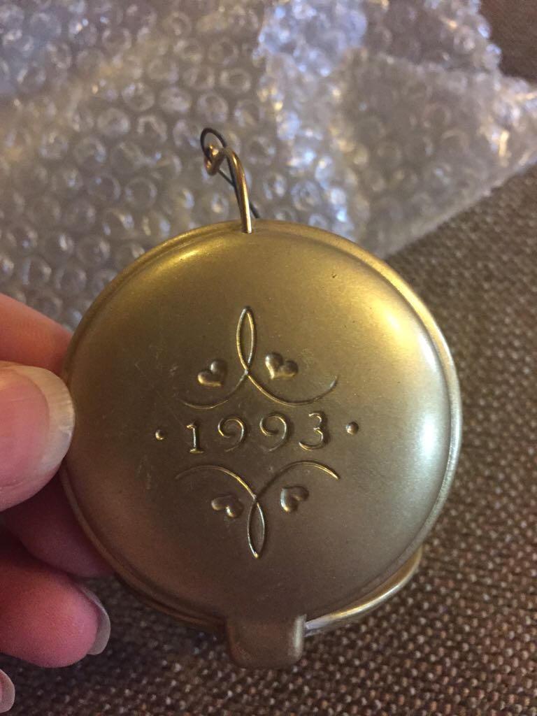 Sisters Are Forever Friends  (Hallmark Keepsake) ornament collectible - Main Image 2