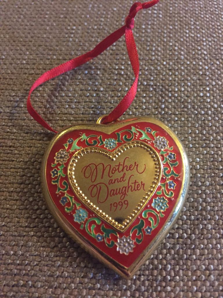 Black 5 Leaf Pendant