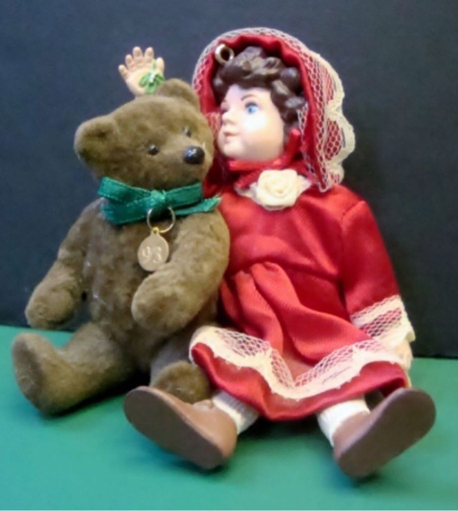 Julianne And Teddy - Special Edition (Keepsake Ornament) ornament collectible [Barcode 015012027778] - Main Image 2