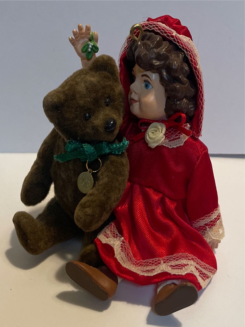 Julianne And Teddy - Special Edition (Keepsake Ornament) ornament collectible [Barcode 015012027778] - Main Image 3