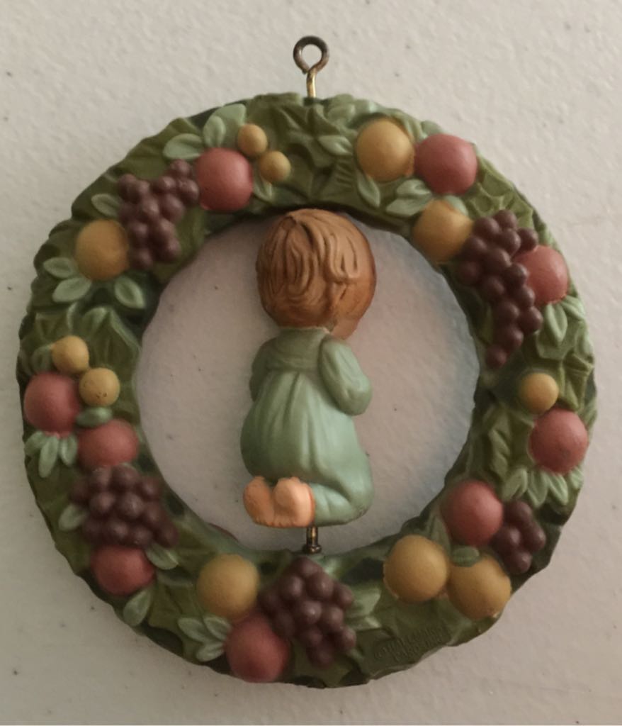 Twirl-About - Praying Child 1977 - Twirl-about (Tree-Trimmer Dated Ornament) ornament collectible - Main Image 2