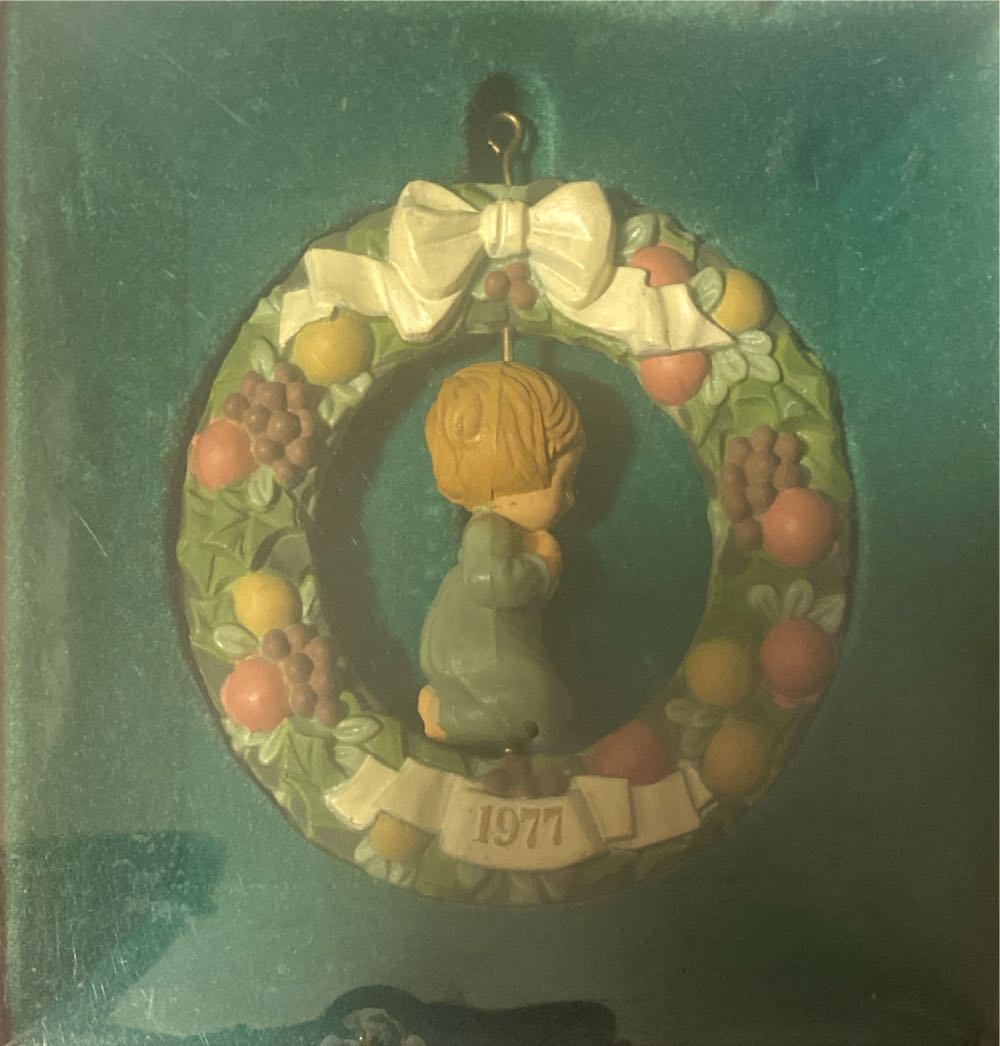 Twirl-About - Praying Child 1977 - Twirl-about (Tree-Trimmer Dated Ornament) ornament collectible - Main Image 3