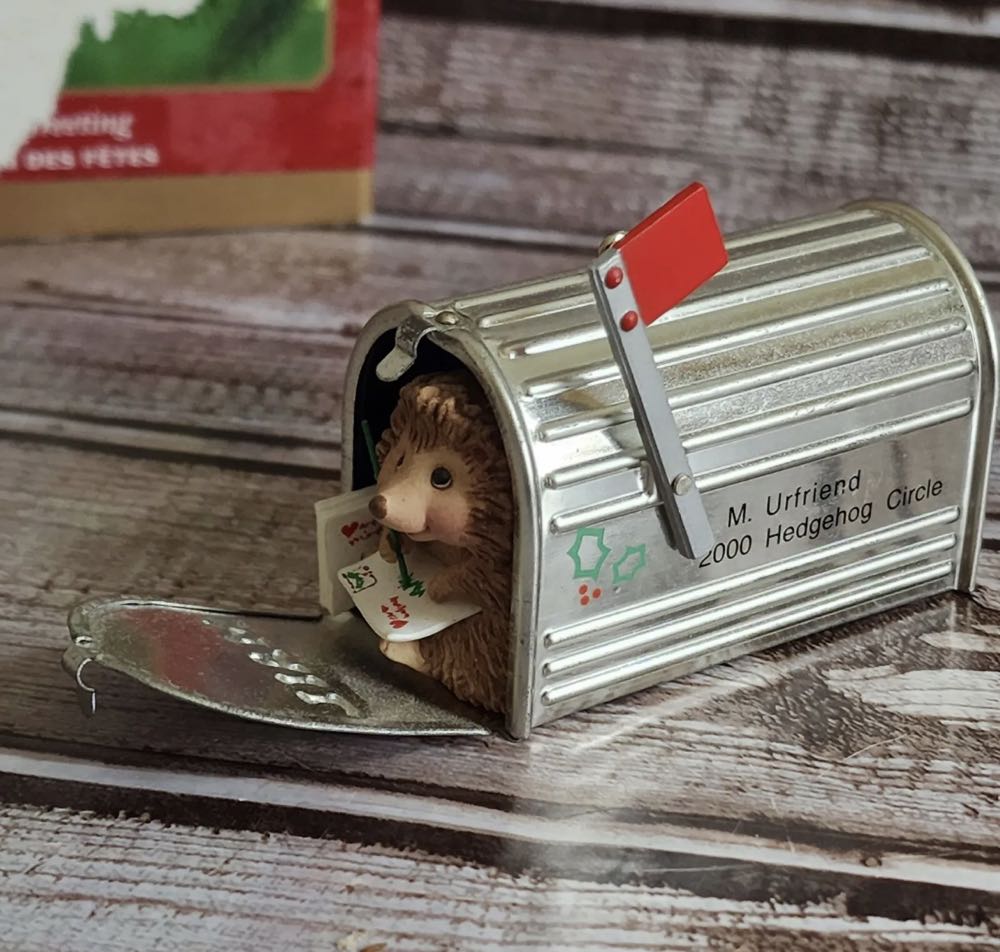 Friendly Greeting QX8174  ornament collectible [Barcode 015012564952] - Main Image 3