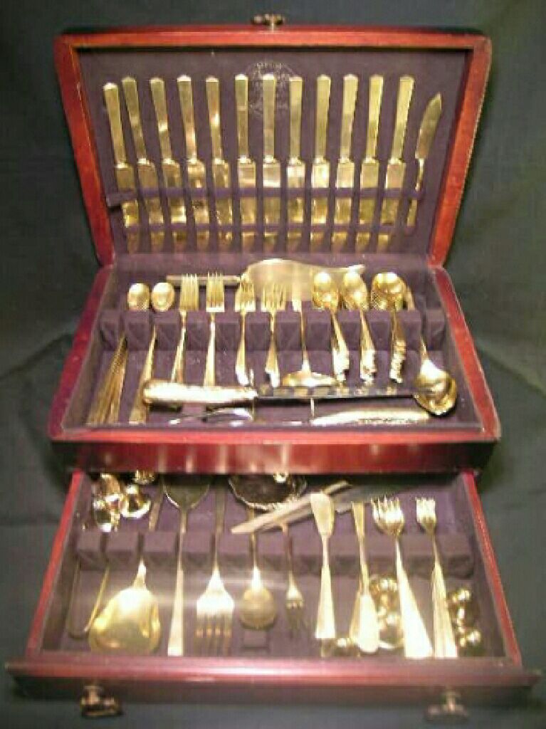 Laced White, Black Fan