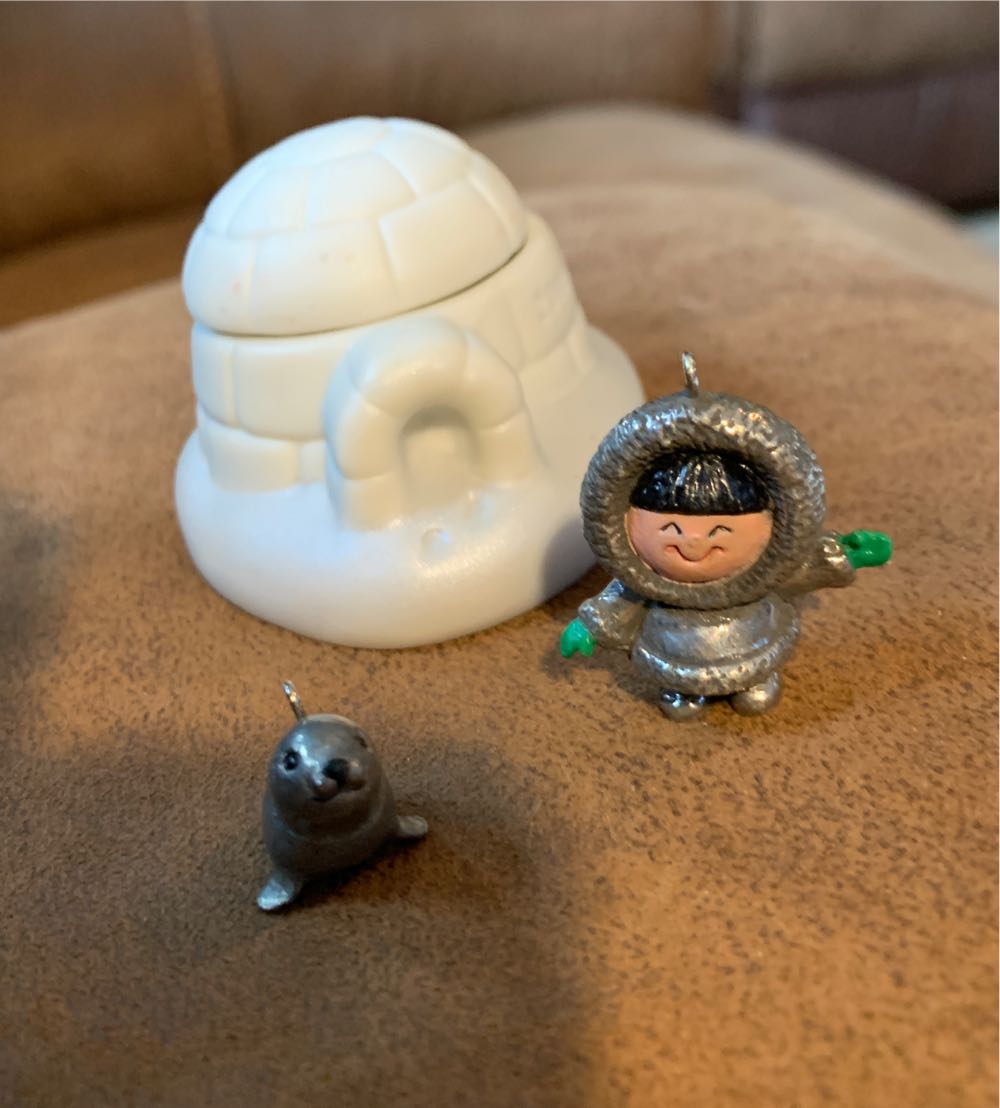 Frosty Friends Porcelain And Pewter - Frosty Friends Anniversary (Frosty Friends) ornament collectible [Barcode 015012565669] - Main Image 3