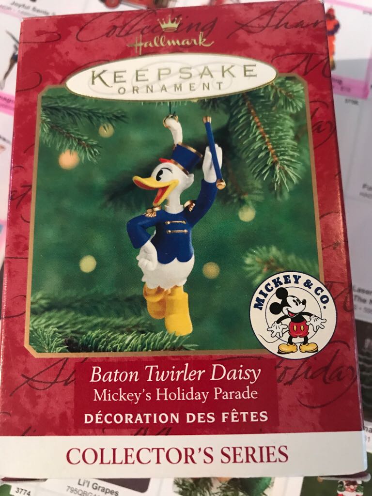 Baton Twirler Daisy - Mickey’s Holiday Parade (Disney Daisy Duck) ornament collectible [Barcode 015012566369] - Main Image 2