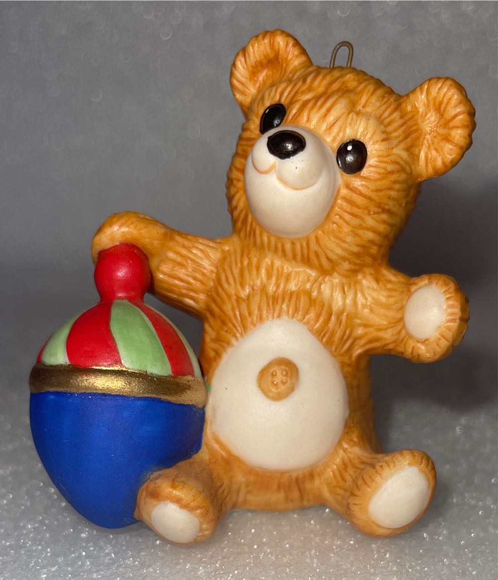 Cinnamon Bear - 1983 - #1 - Teddy With Top - Cinnamon Bear (Collectable Series) ornament collectible - Main Image 3