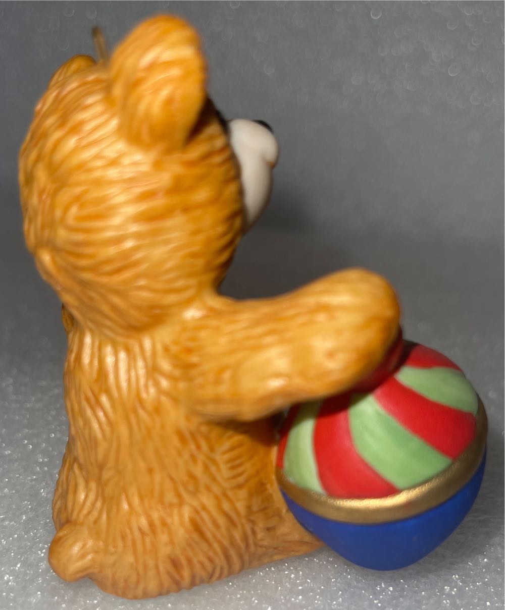 Cinnamon Bear - 1983 - #1 - Teddy With Top - Cinnamon Bear (Collectable Series) ornament collectible - Main Image 4