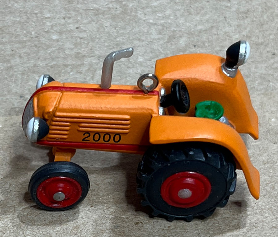 Miniature Antique Tractors #4 (2000) - Miniature Antiqiue Tractors (Antique Tractor) ornament collectible [Barcode 015012569308] - Main Image 3