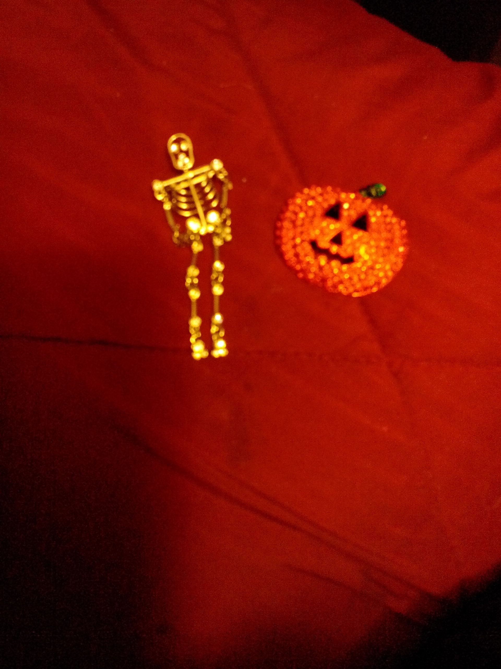 Halloween Pins  (Halloween Costume) ornament collectible - Main Image 1