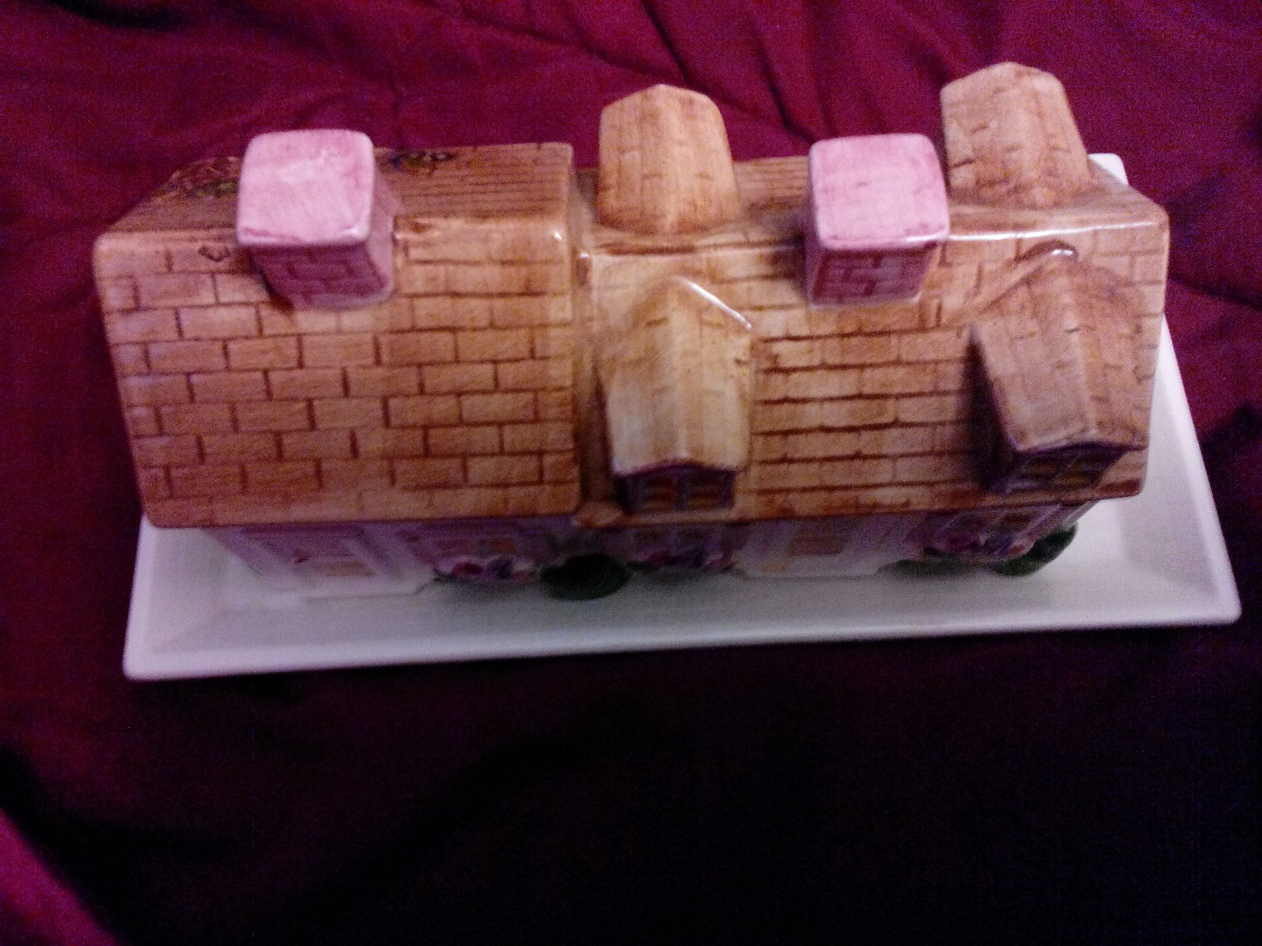 House Butter Dish  (Christmas Tableware) ornament collectible - Main Image 2