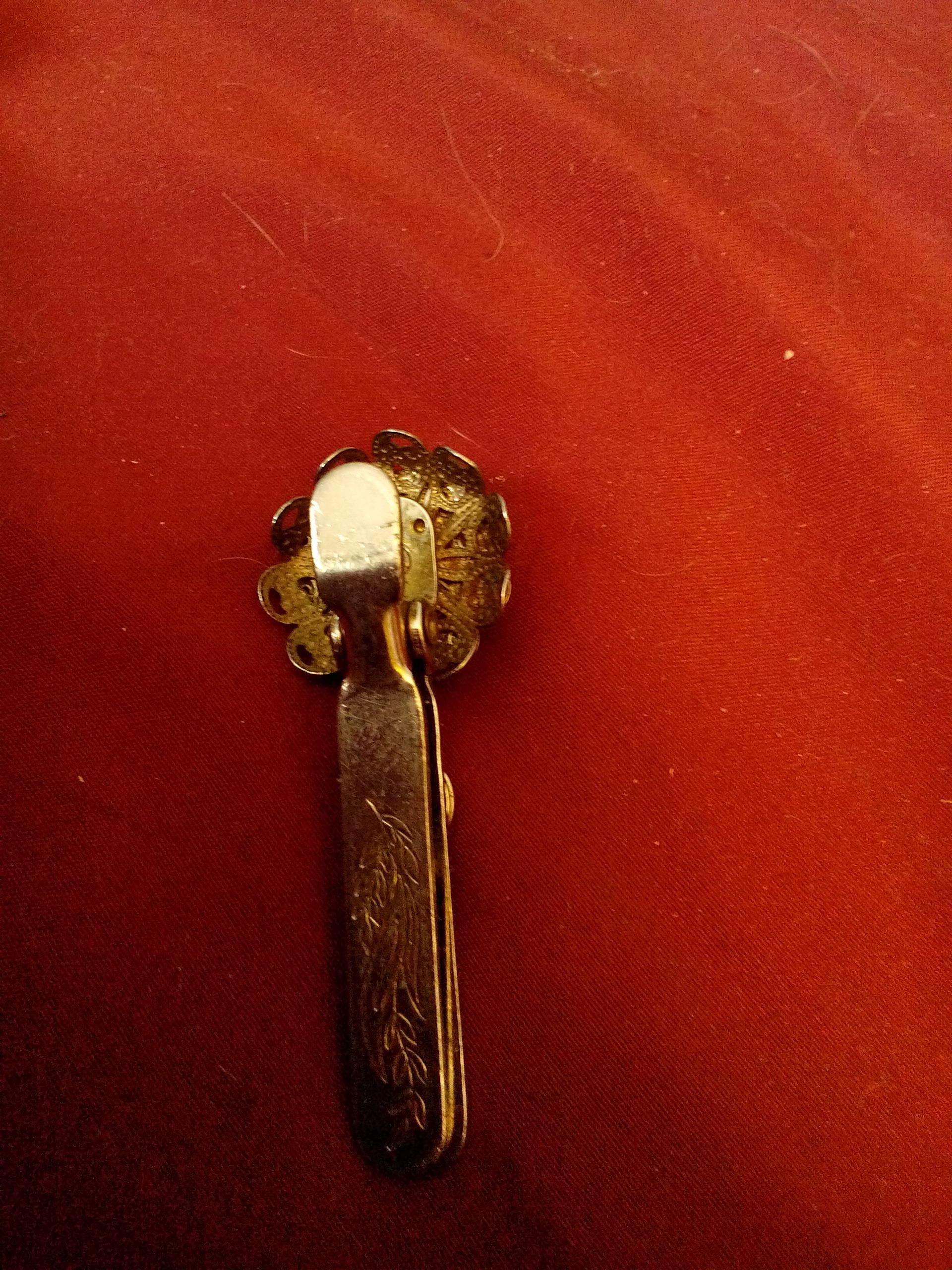 Shoulder clip  (Mom Jewelry) ornament collectible - Main Image 2