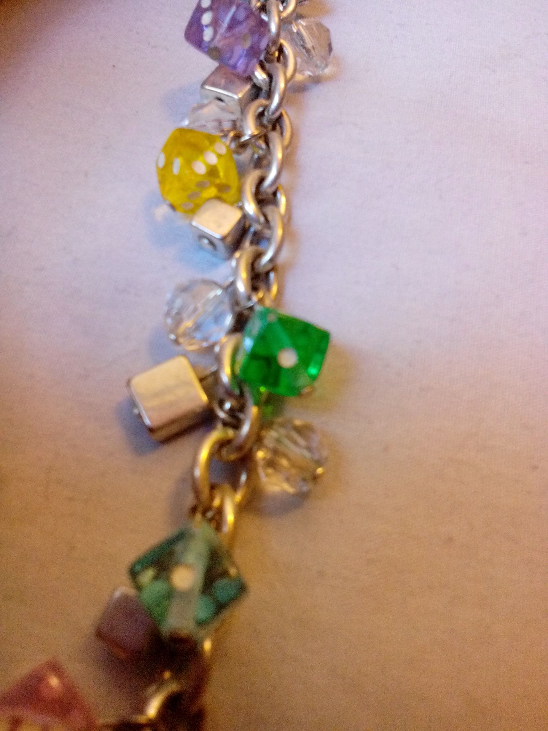 Lange Sneeuwman Met Muts En Bezem