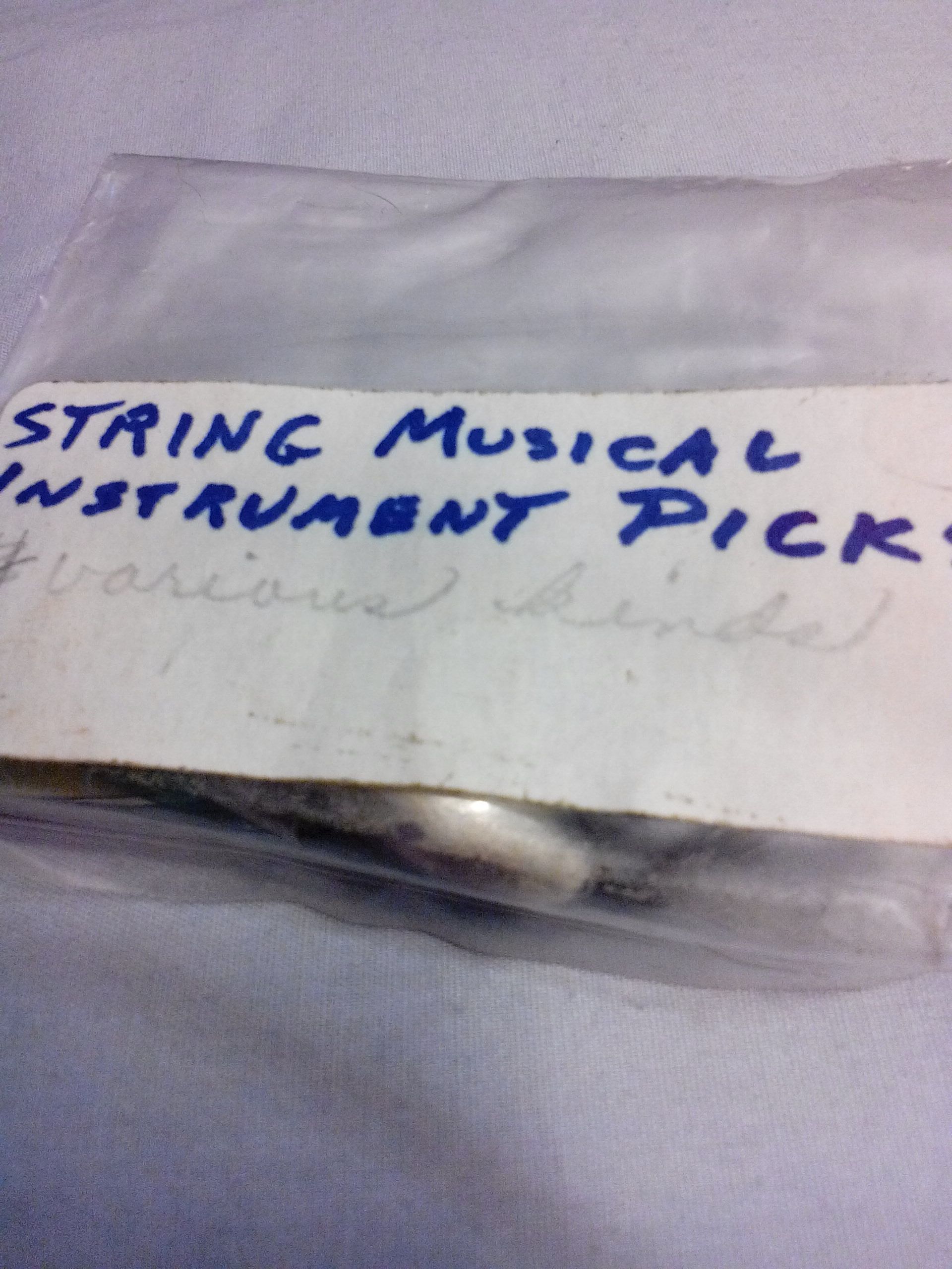 String Musical Picks  (Musical string Pick) ornament collectible - Main Image 1