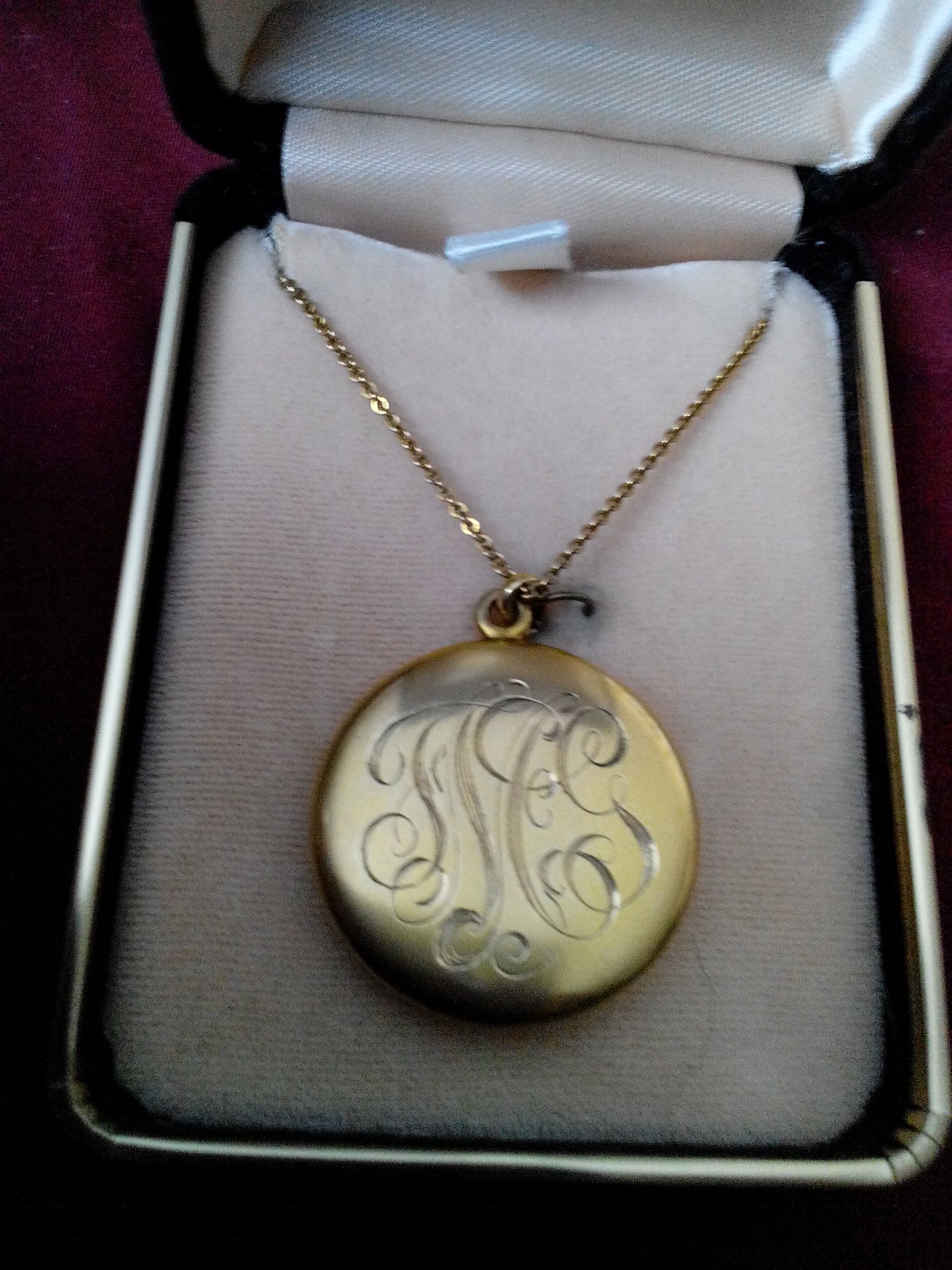 Florence McGrath Diamond chip Necklace  (Estate Necklace) ornament collectible - Main Image 2