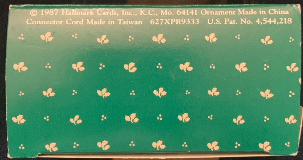 North Pole Power And Light - Elves (Light) ornament collectible - Main Image 4