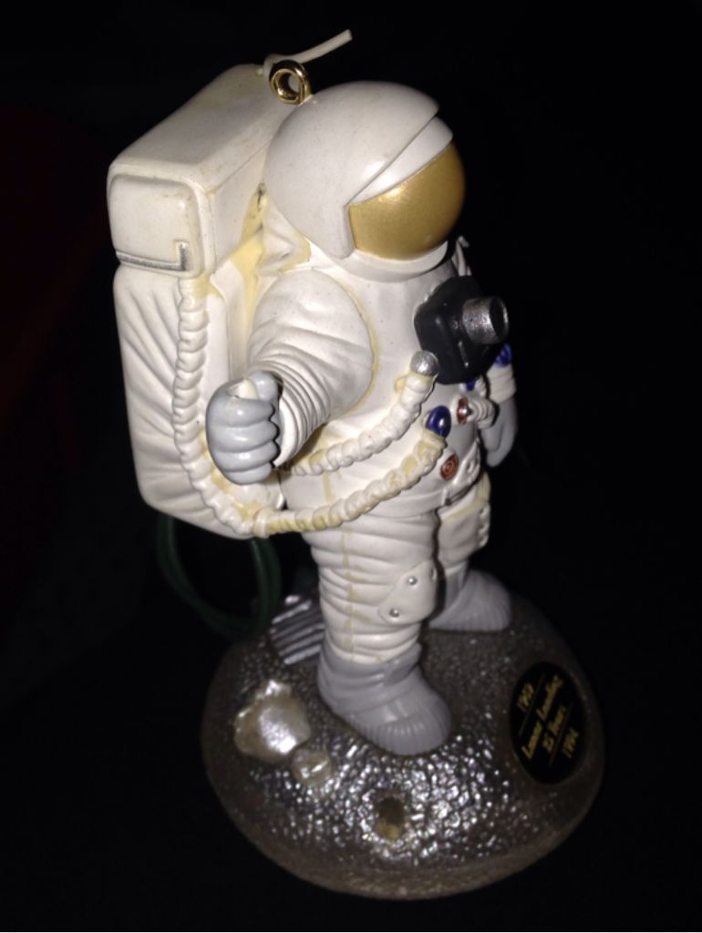 The Eagle Has Landed - Hallmark Keepsake (Historical Figures) ornament collectible - Main Image 2