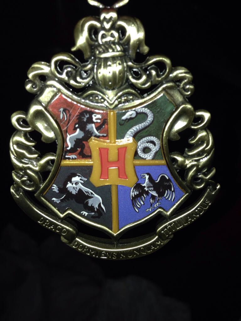 Wallace Fine China Dinner Plates (12)