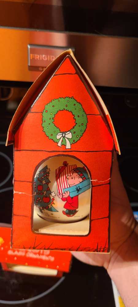 1977 Peanuts Satin Ball - Peanuts (Peanuts) ornament collectible - Main Image 4