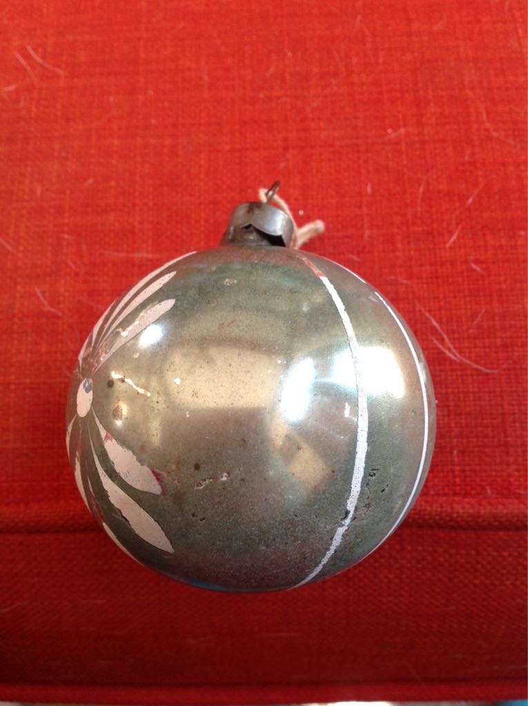 Green Ball  (Grandma Dachel) ornament collectible - Main Image 2