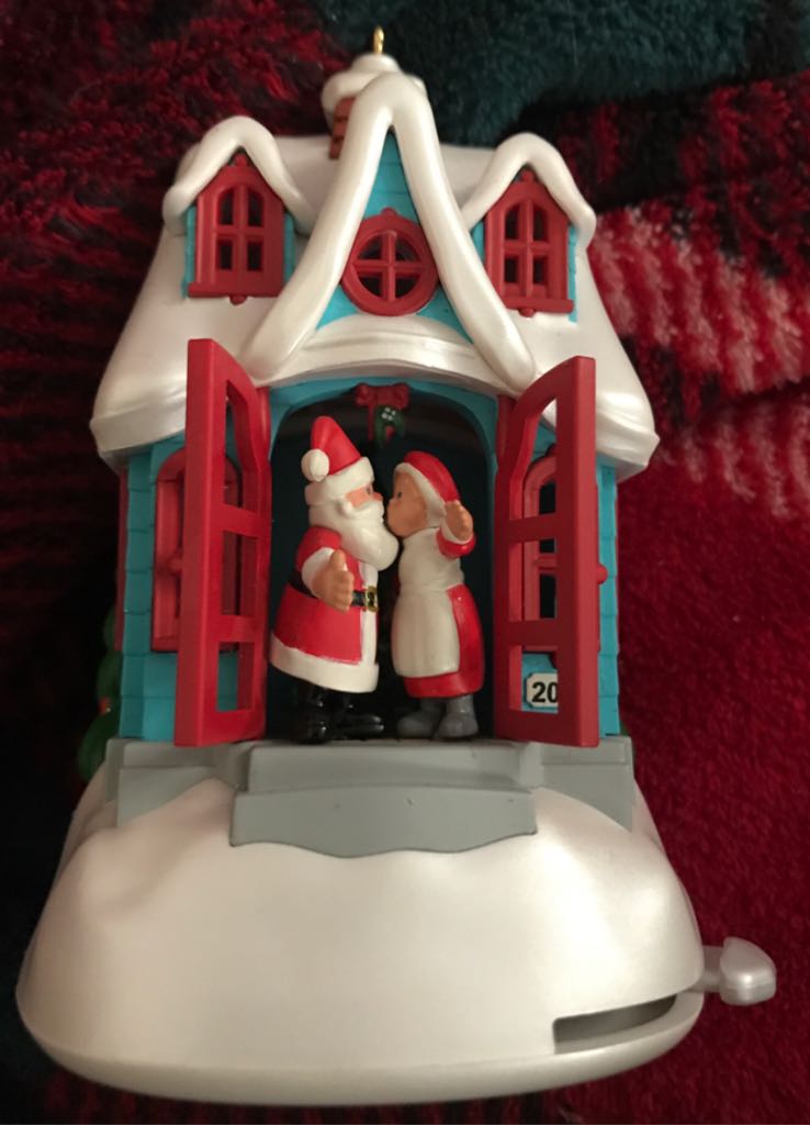 Kringleville #1:  Kissmas Cottage - Kringleville (Collectible Series) ornament collectible - Main Image 2