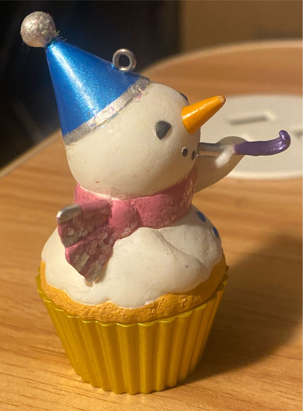 Keepsake Cupcakes #6 New Year’s Snowman - Holiday Cupcake Series (New Year’s) ornament collectible - Main Image 3