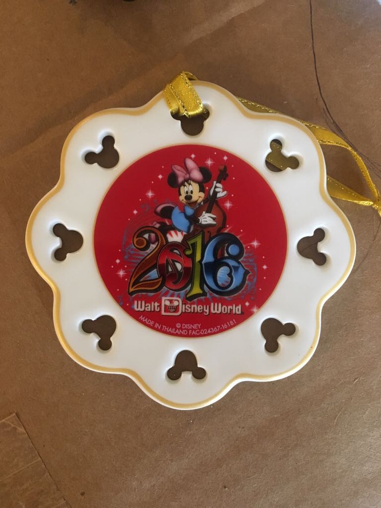 WDW Annual 2016  ornament collectible - Main Image 2