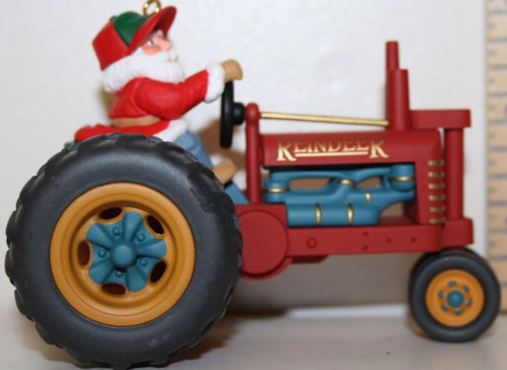 Here Comes Santa - 16th ornament collectible - Main Image 2